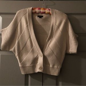 Worthington wrap beige large. Two buttons closure